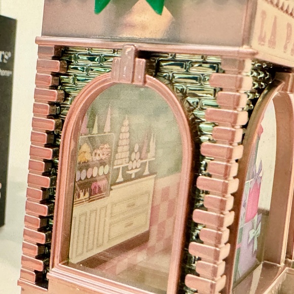 Paris Christmas Bakery BAKESHOP Projector Wallflowers Plug - Picture 8 of 9